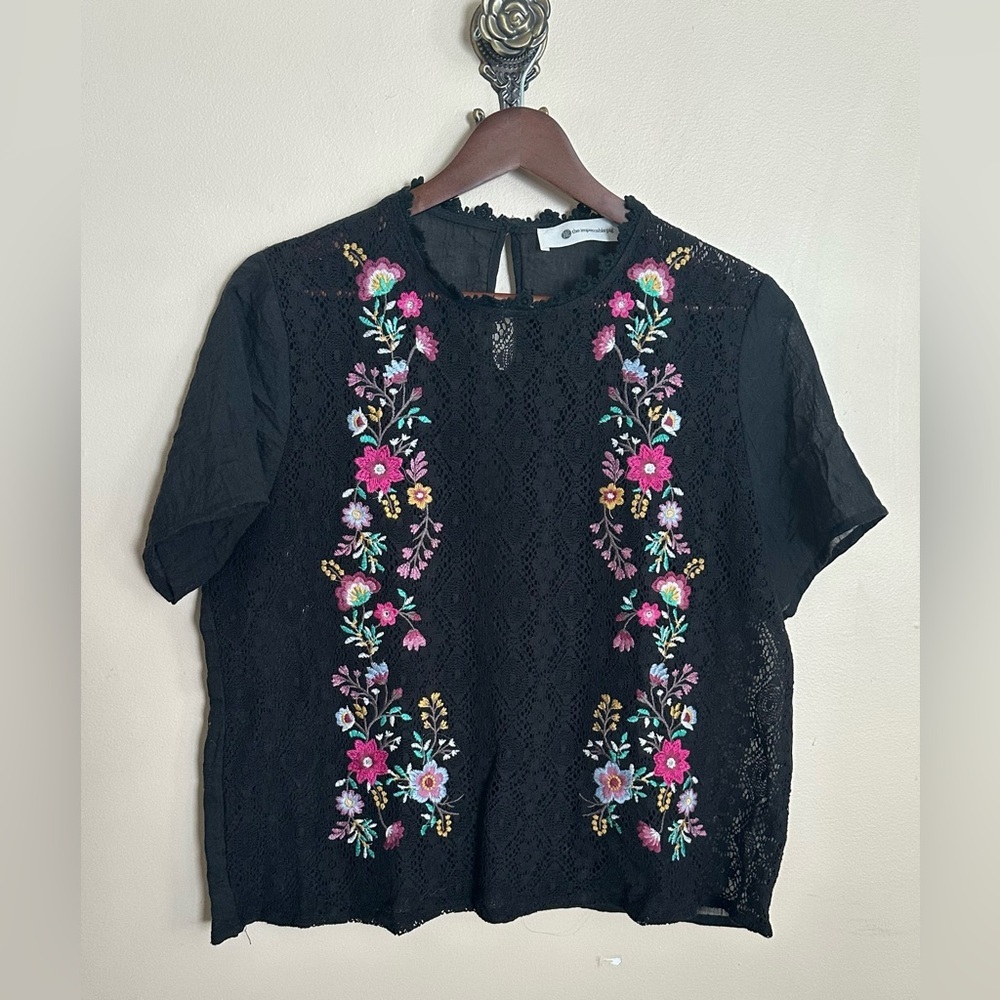 🖤 The Impeccable Pig Floral Crochet Blouse – Black – Size Small – EUC